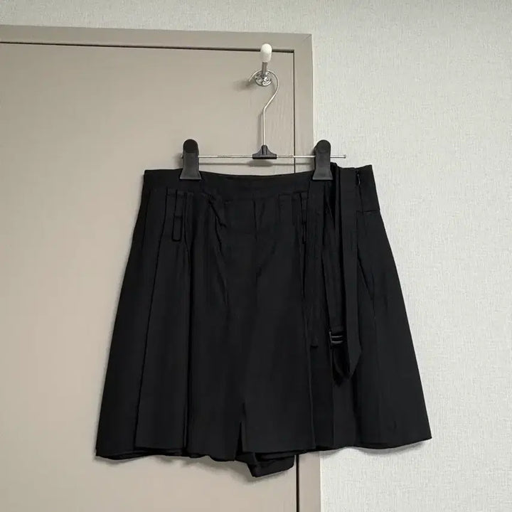 [BUNJANG] GGPX Black Pleated Skirt Shorts / GGPX 블랙 핀턱 플리츠 스커트 반바지