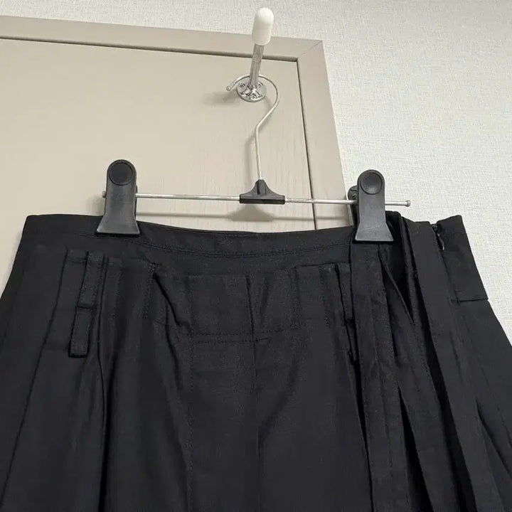 [BUNJANG] GGPX Black Pleated Skirt Shorts / GGPX 블랙 핀턱 플리츠 스커트 반바지