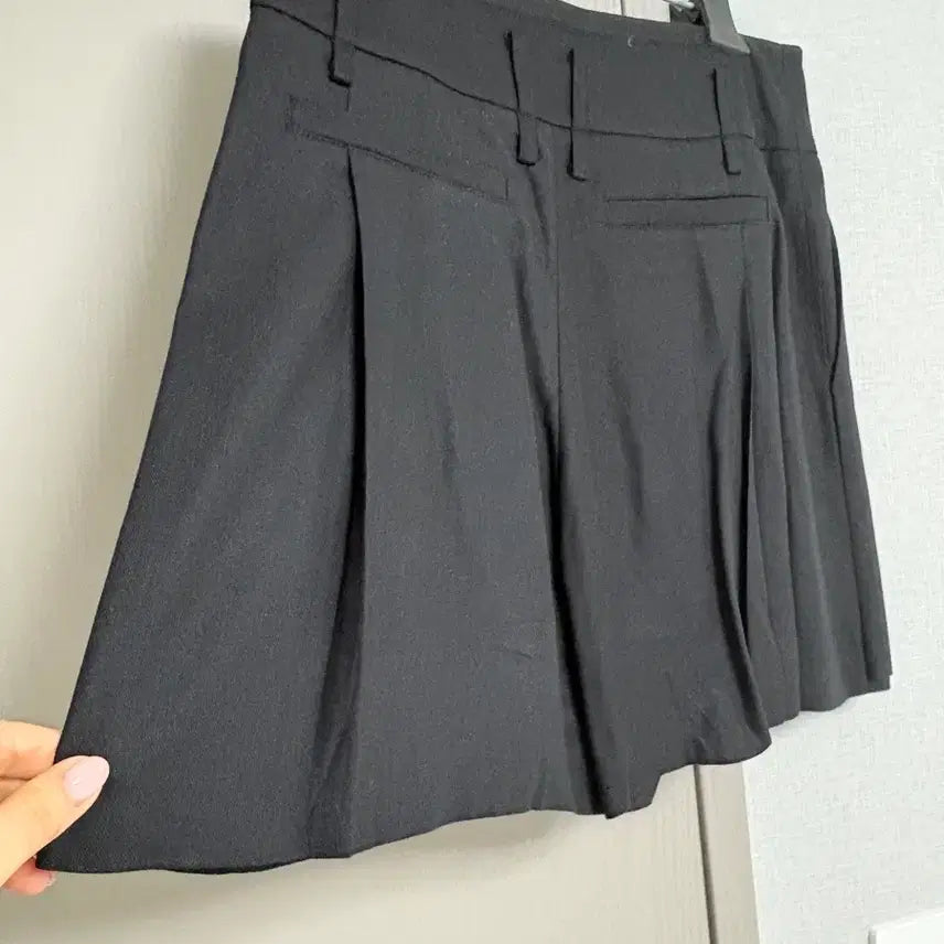[BUNJANG] GGPX Black Pleated Skirt Shorts / GGPX 블랙 핀턱 플리츠 스커트 반바지