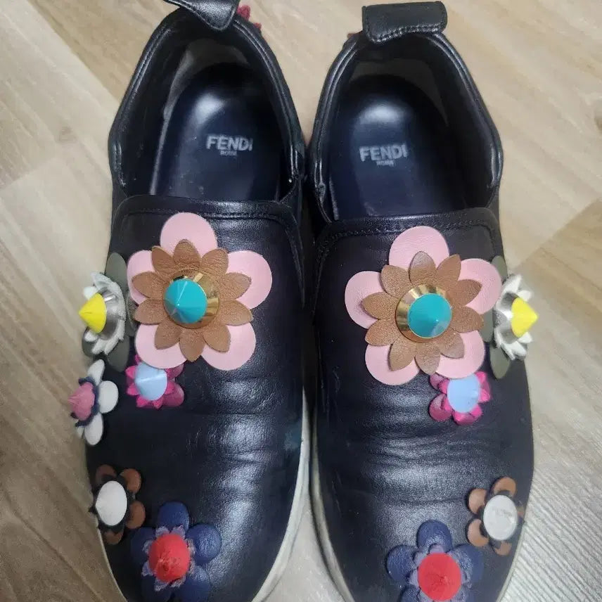 [BUNJANG] Fendi Flower Embellished Slip-on Shoes / 정품) 펜디 플라워 장식 슬립온 36 230-235