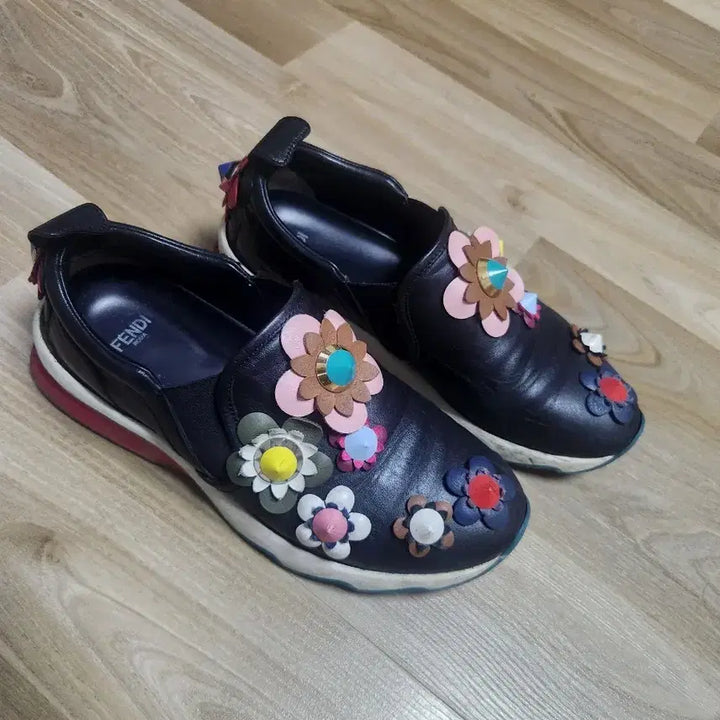 [BUNJANG] Fendi Flower Embellished Slip-on Shoes / 정품) 펜디 플라워 장식 슬립온 36 230-235