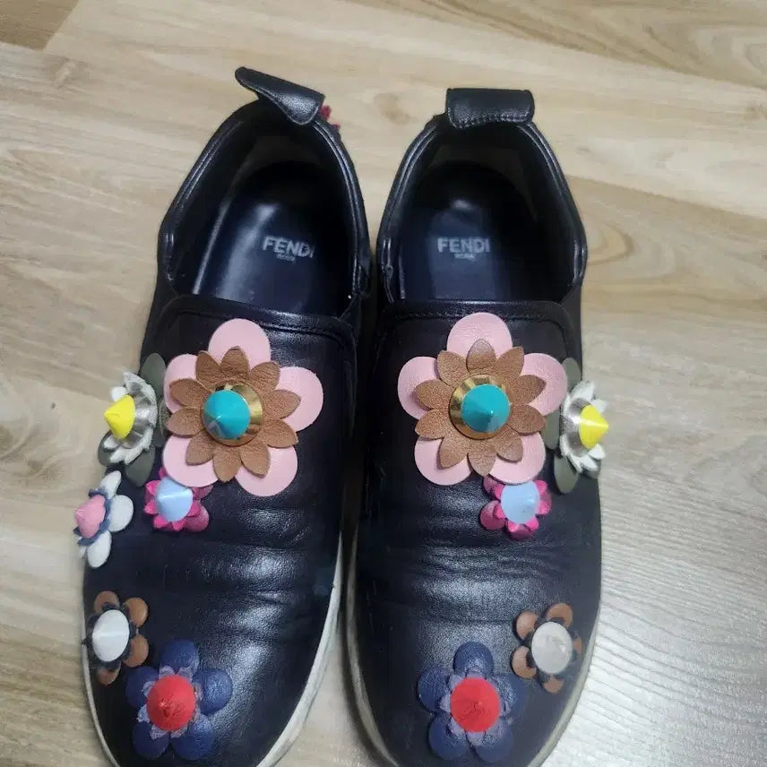 [BUNJANG] Fendi Flower Embellished Slip-on Shoes / 정품) 펜디 플라워 장식 슬립온 36 230-235