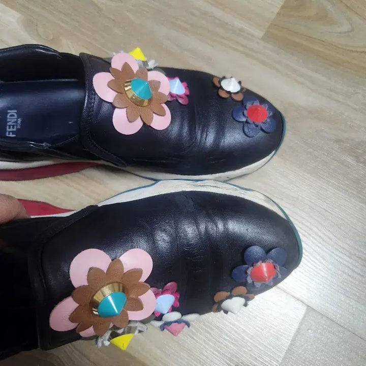 [BUNJANG] Fendi Flower Embellished Slip-on Shoes / 정품) 펜디 플라워 장식 슬립온 36 230-235