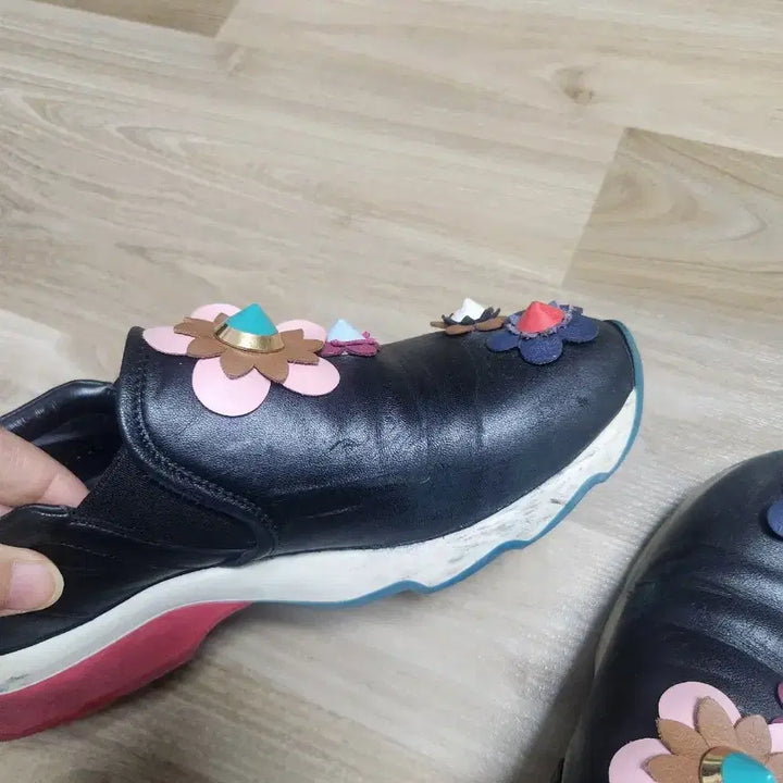 [BUNJANG] Fendi Flower Embellished Slip-on Shoes / 정품) 펜디 플라워 장식 슬립온 36 230-235