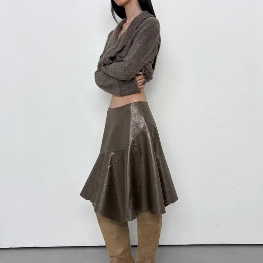 [BUNJANG] Pollysuem Asymmetric Faux Leather Skirt / [택포] 폴리수엠 어시메트릭 폭스 레더 스커트 카키