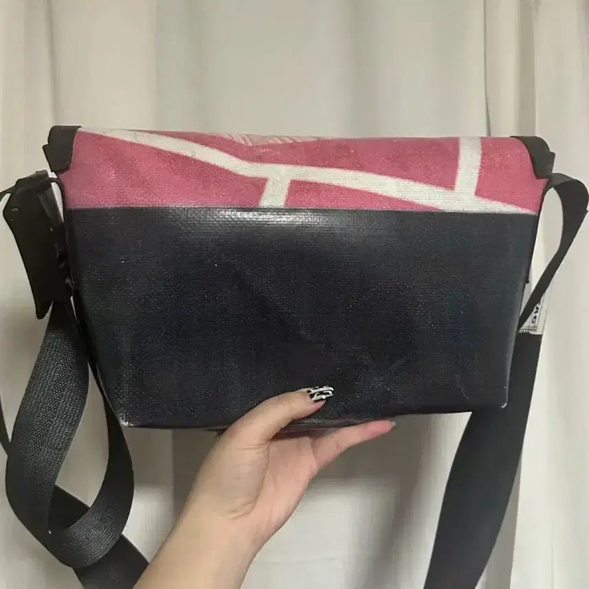 [BUNJANG] Freitag Hawaii Five-O Pink Messenger Bag / 프라이탁 핑크 전사 하와이파이브오