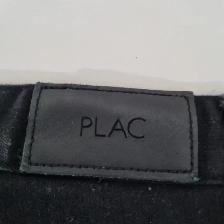 [BUNJANG] Plac Jeans Slim Straight Black Jeans / 32)플랙진 가죽패치 재팬 슬림 스트레이트 스판 블랙 일자청바지