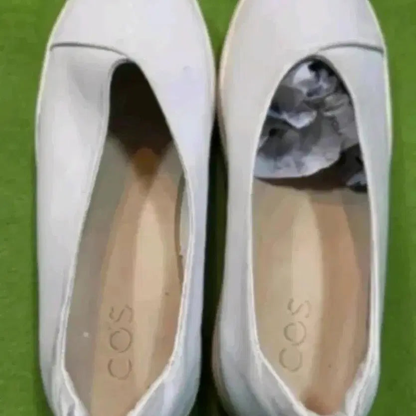 [BUNJANG] COS White Slip-on Shoes / COS 로퍼 단화