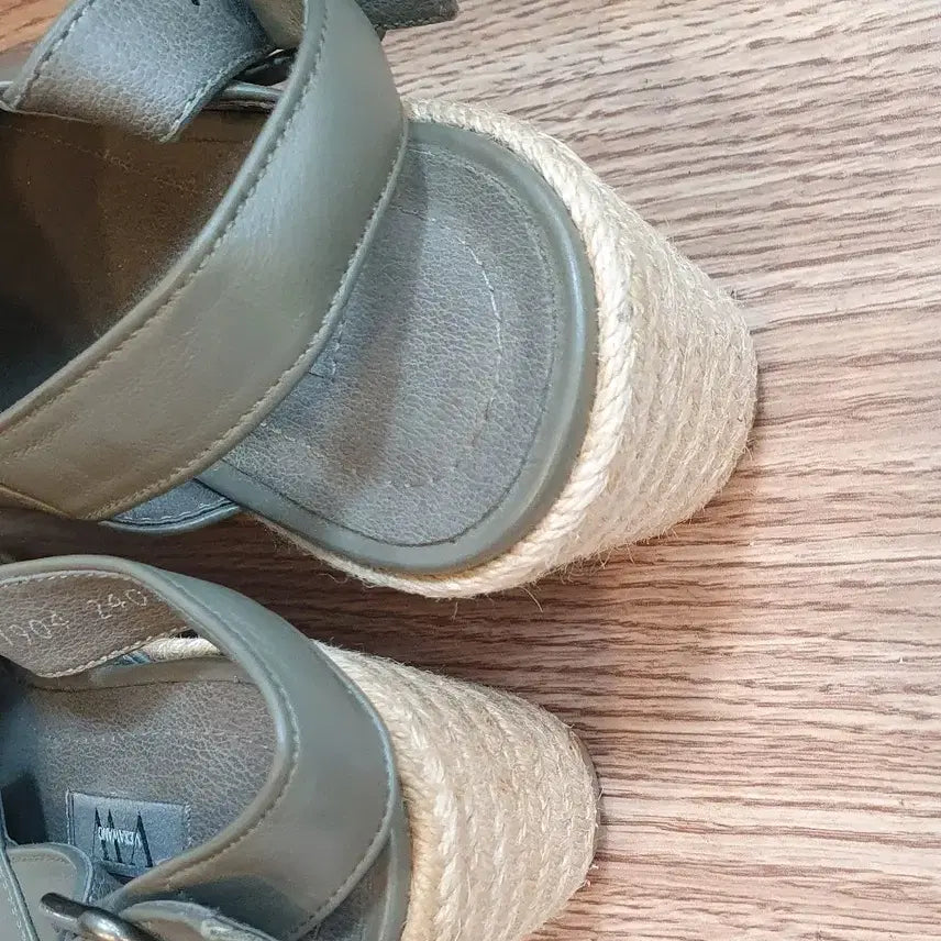 [BUNJANG] Vera Wang Wedge Heel Sandals 240 / 베라왕 웨지힐샌들 240