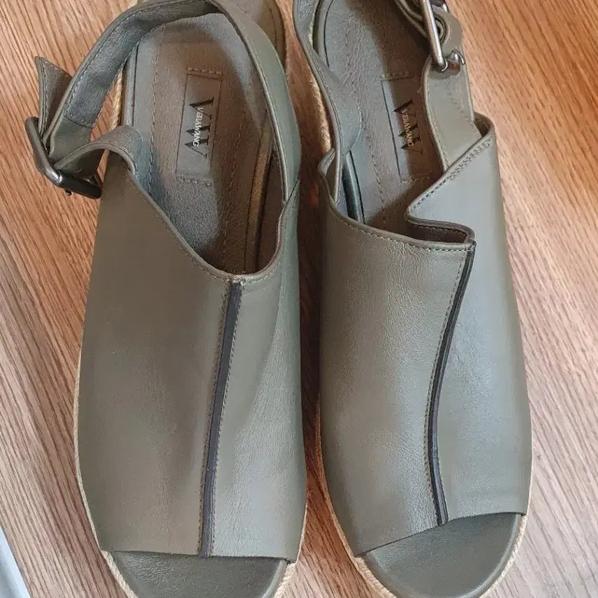 [BUNJANG] Vera Wang Wedge Heel Sandals 240 / 베라왕 웨지힐샌들 240