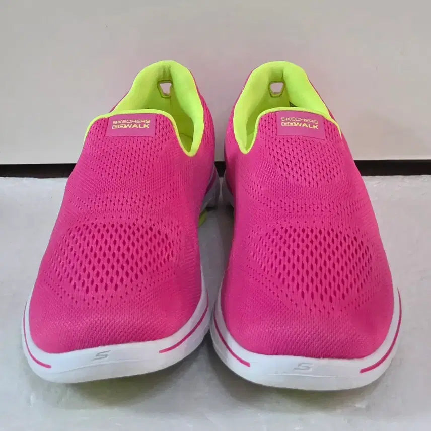 [BUNJANG] Skechers Go Walk 5 Slip-On Hyper Pink Lemon (Discontinued) / [250] 스케쳐스 고워크5 슬립온 하이퍼핑크레몬ㅡ단종매물,최저가