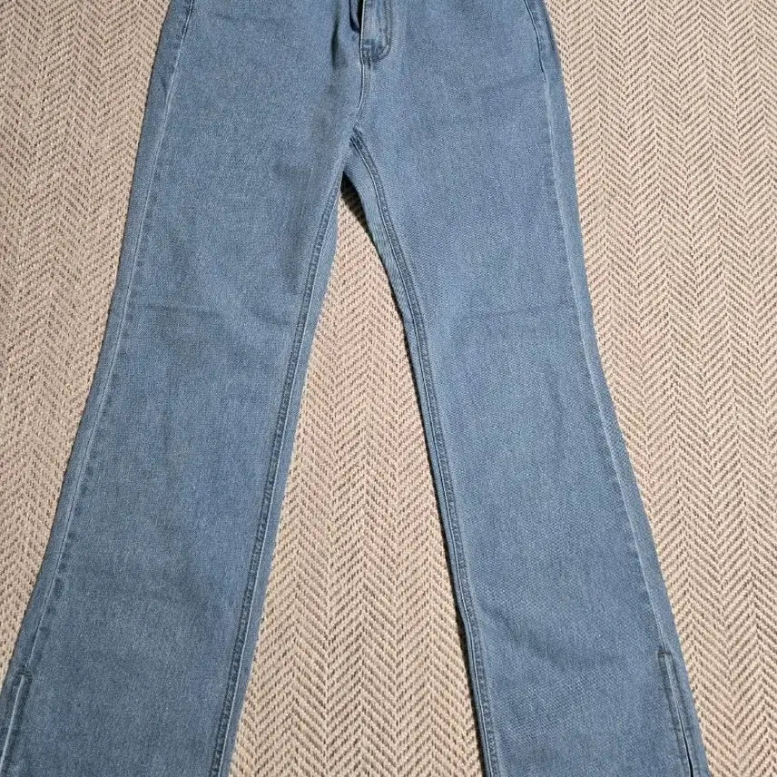 [BUNJANG] Slit Denim Jeans / 니트반팔니트