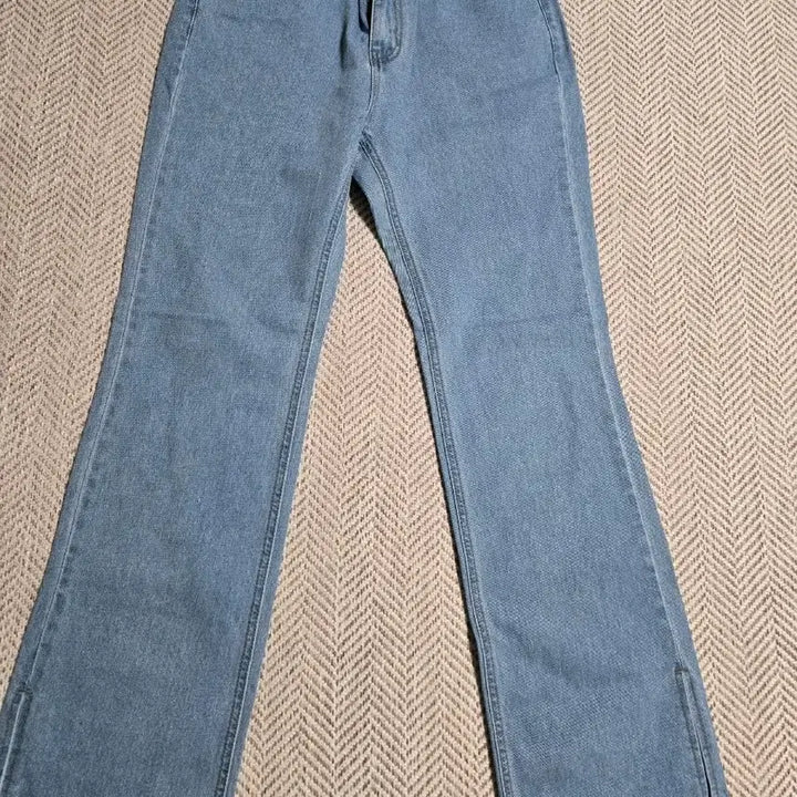 [BUNJANG] Slit Denim Jeans / 니트반팔니트