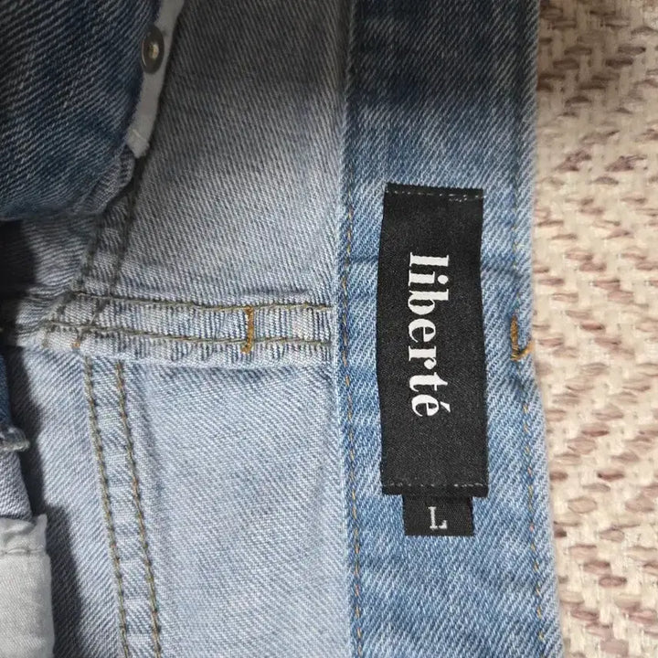 [BUNJANG] Slit Denim Jeans / 니트반팔니트
