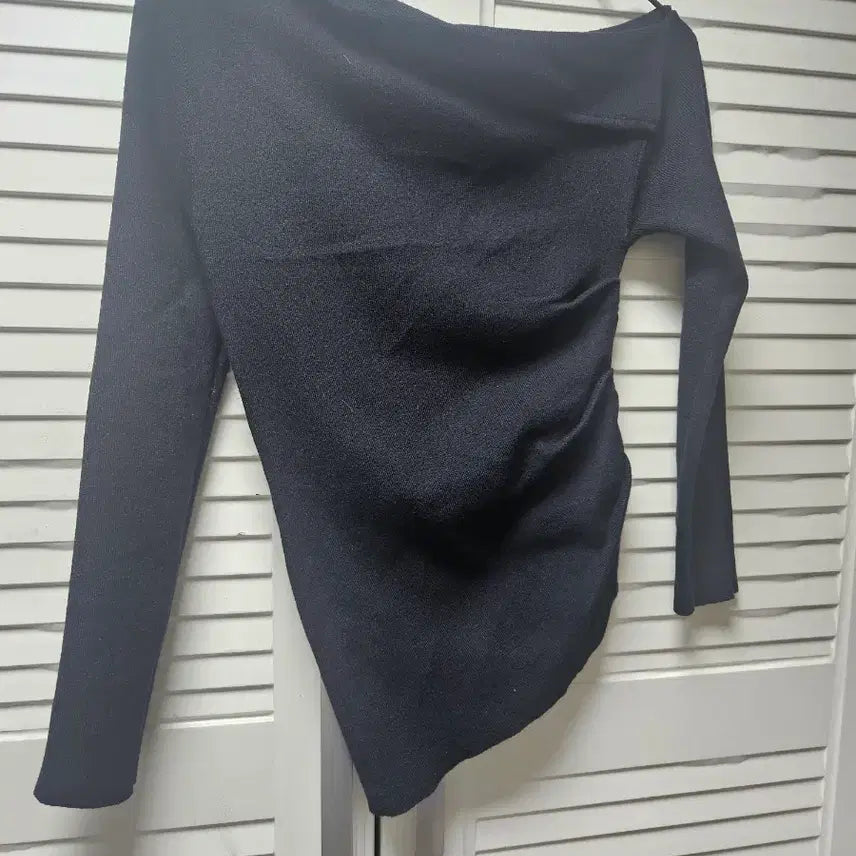 [BUNJANG] Drape Off-Shoulder Knit Top / 쫀쫀한 드레이프 오프숄더 니트