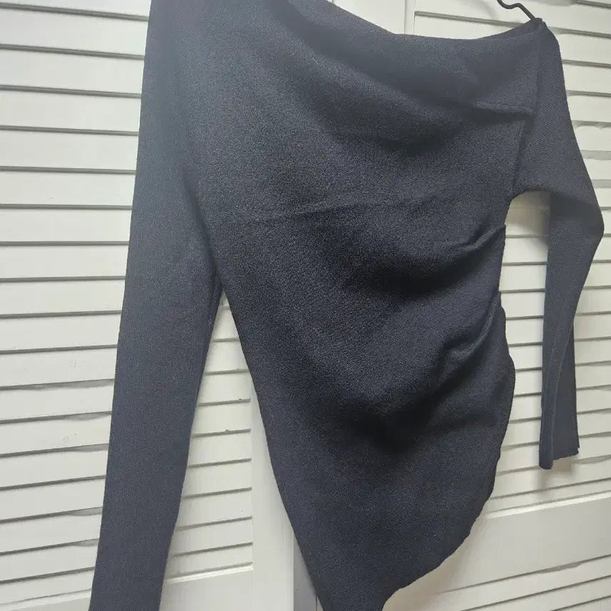 [BUNJANG] Drape Off-Shoulder Knit Top / 쫀쫀한 드레이프 오프숄더 니트
