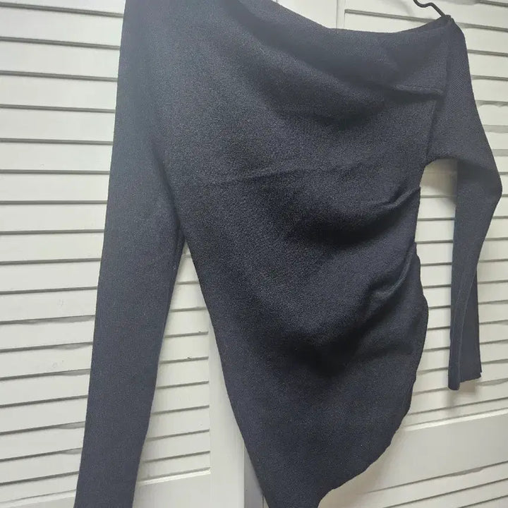 [BUNJANG] Drape Off-Shoulder Knit Top / 쫀쫀한 드레이프 오프숄더 니트