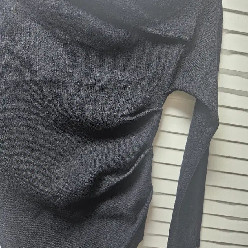 [BUNJANG] Drape Off-Shoulder Knit Top / 쫀쫀한 드레이프 오프숄더 니트