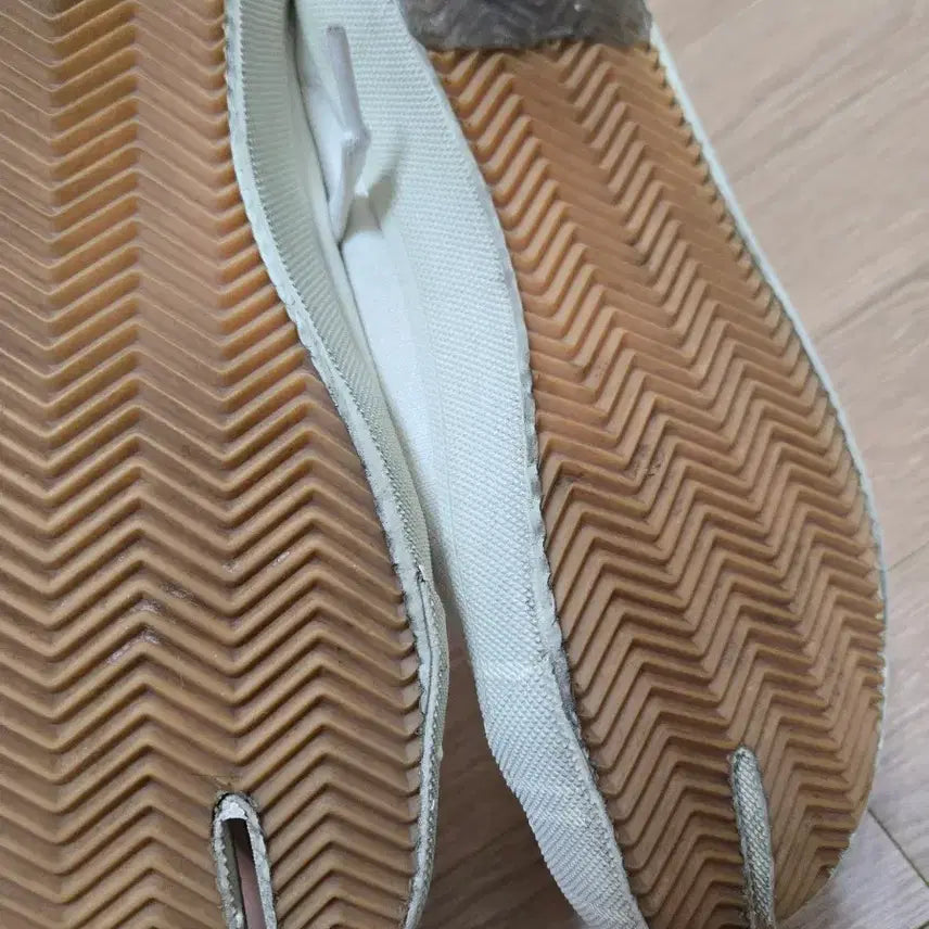 [BUNJANG] Maison Margiela Tabi Sneakers Ivory / 마르지엘라 타비 스니커즈 아이보리