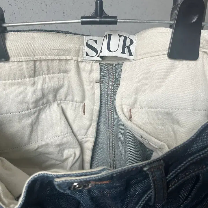 [BUNJANG] SATUR Camaro Belted Low Denim Pants / 새터 SATUR 카마로 밸티드 로우 데님