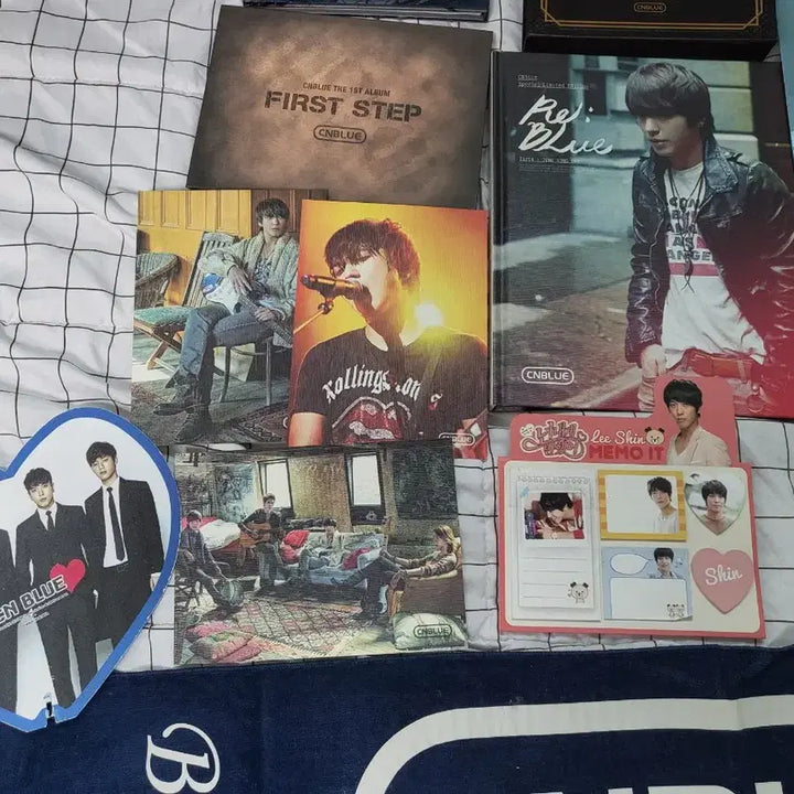 [BUNJANG] CNBLUE Merchandise Bundle Set / CNBLUE 씨엔블루 굿즈 앨범 포스터 MD