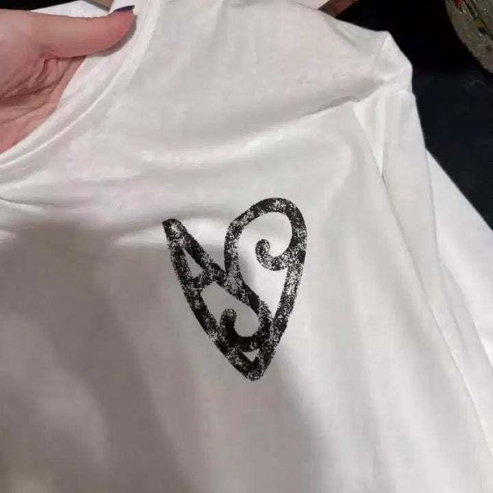 [BUNJANG] Arc Heart Print Long Sleeve T-shirt / 아크 하트 프린트 긴팔 티셔츠