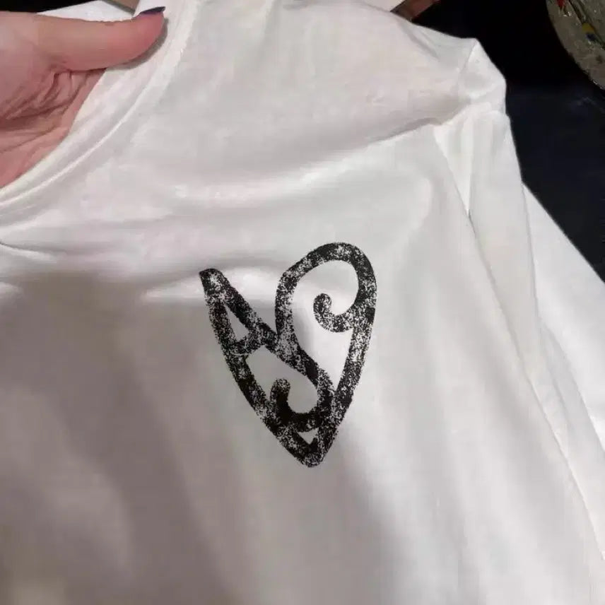 [BUNJANG] Arc Heart Print Long Sleeve T-shirt / 아크 하트 프린트 긴팔 티셔츠