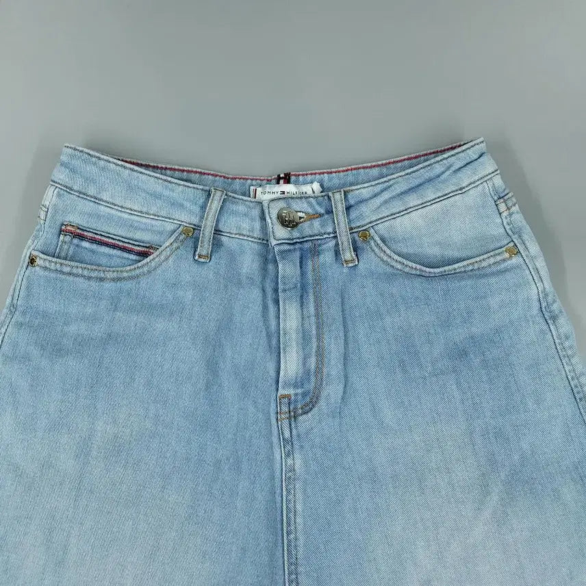 [BUNJANG] Tommy Hilfiger A-Line Denim Skirt / 타미힐피거 연청워싱 레더탭 A라인 플레어 청 데님 스커트 치마 24