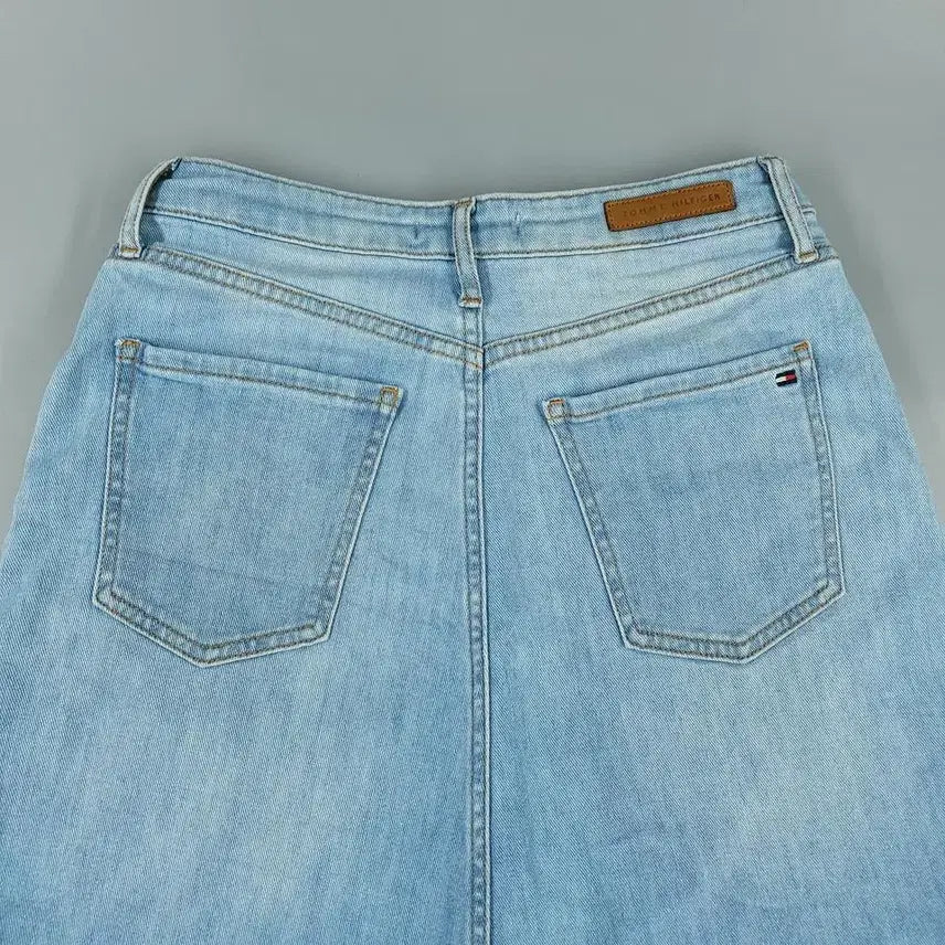 [BUNJANG] Tommy Hilfiger A-Line Denim Skirt / 타미힐피거 연청워싱 레더탭 A라인 플레어 청 데님 스커트 치마 24