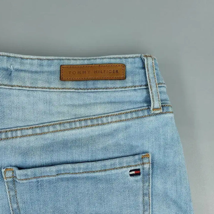 [BUNJANG] Tommy Hilfiger A-Line Denim Skirt / 타미힐피거 연청워싱 레더탭 A라인 플레어 청 데님 스커트 치마 24
