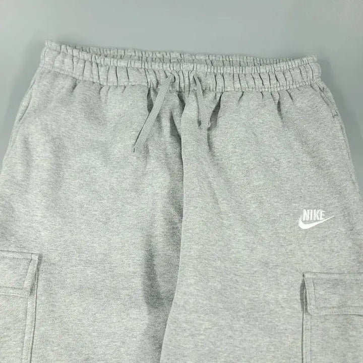 [SOLD OUT] 나이키 그레이 화이트 퓨추라로고 밴딩 기모 카고포켓 조거팬츠 스웻팬츠 트