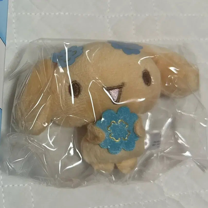 [SOLD OUT] 시나모롤 생일 클로버 시크릿 마스코트 브로치 모카