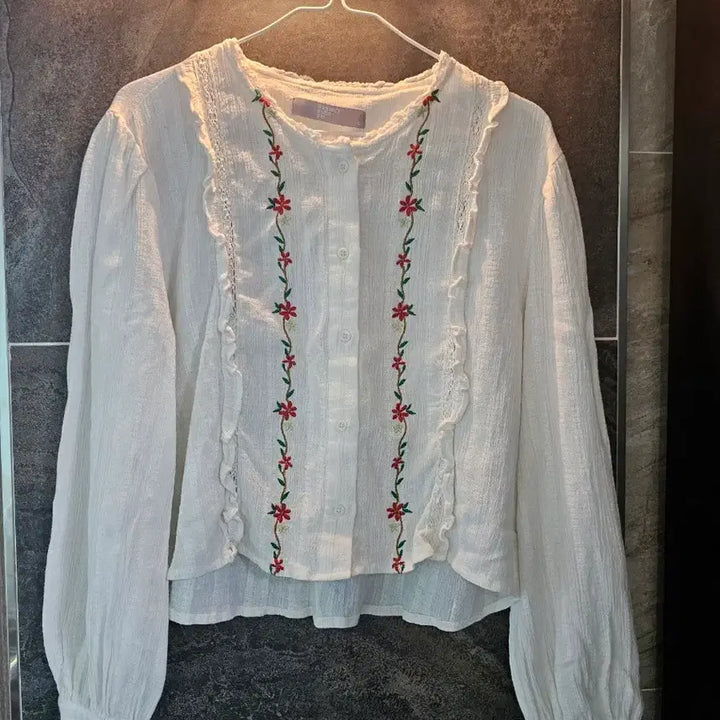 [BUNJANG] 8 Seconds Floral Embroidery Blouse - Size S / (에잇세컨즈) 꽃자수 블라우스 S