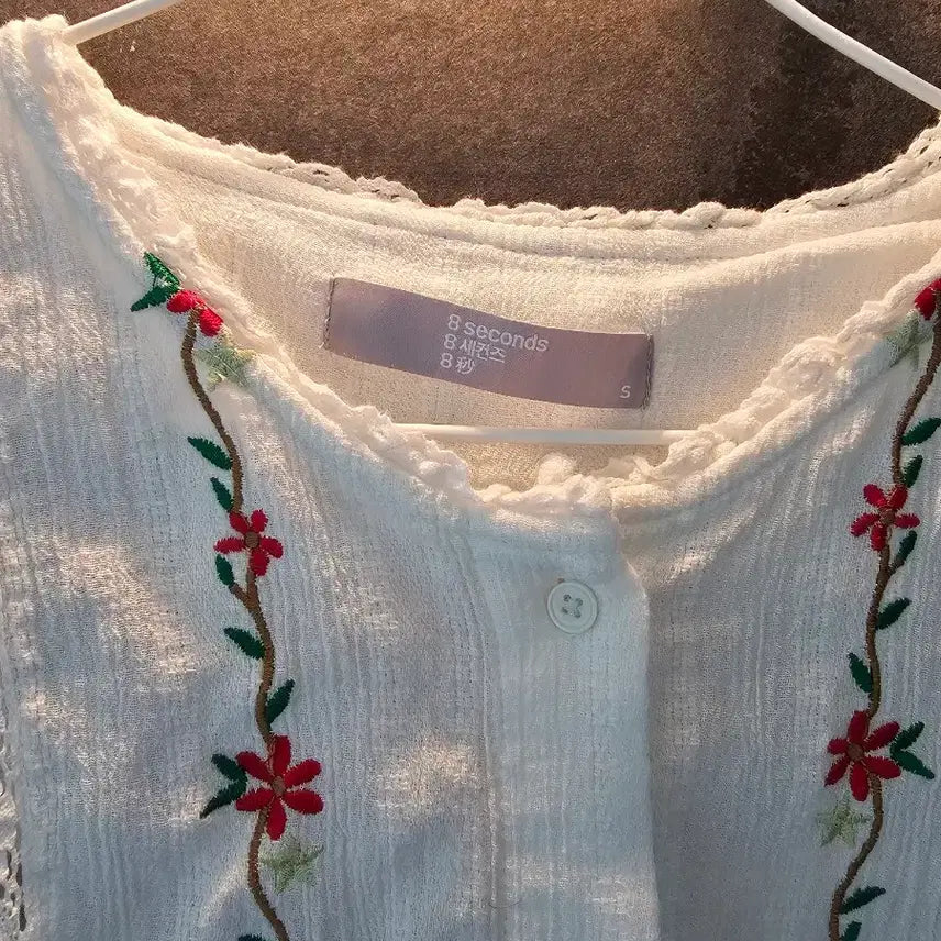 [BUNJANG] 8 Seconds Floral Embroidery Blouse - Size S / (에잇세컨즈) 꽃자수 블라우스 S
