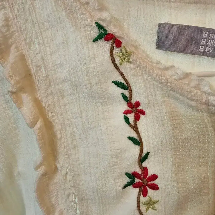 [BUNJANG] 8 Seconds Floral Embroidery Blouse - Size S / (에잇세컨즈) 꽃자수 블라우스 S