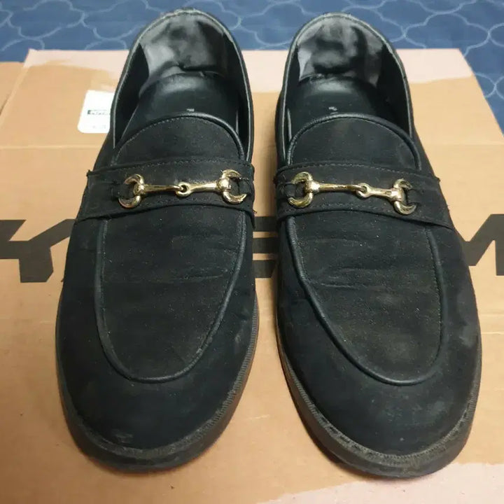 [BUNJANG] Public Garden Gold Trim Suede Penny Loafers / 퍼블릭가든 금장 스웨이드 페니로퍼 블랙 (260)