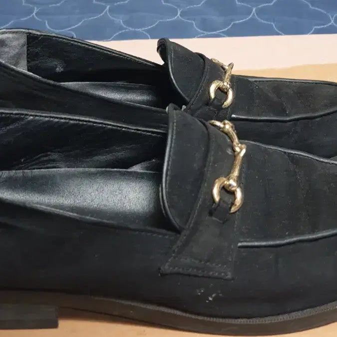 [BUNJANG] Public Garden Gold Trim Suede Penny Loafers / 퍼블릭가든 금장 스웨이드 페니로퍼 블랙 (260)