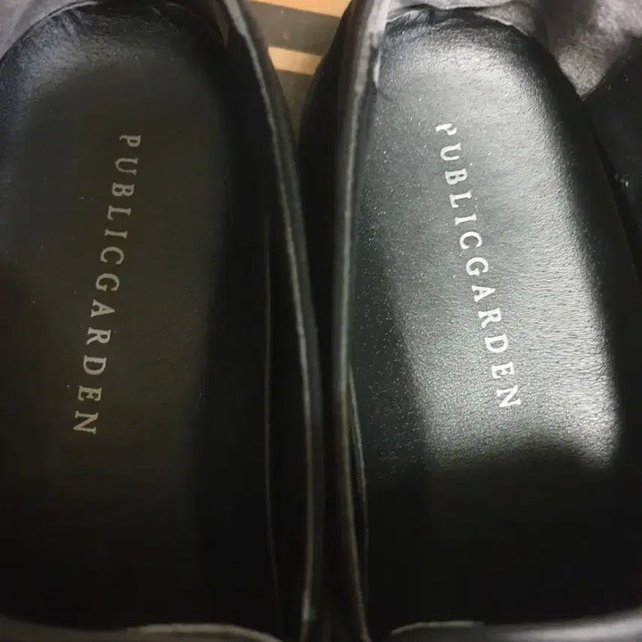 [BUNJANG] Public Garden Gold Trim Suede Penny Loafers / 퍼블릭가든 금장 스웨이드 페니로퍼 블랙 (260)