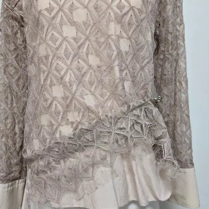 [BUNJANG] Obzee Lace Long Sleeve Blouse / 오브제 레이스 긴팔 블라우스