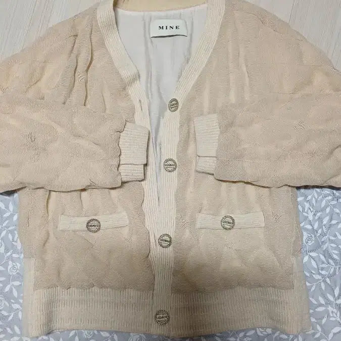 [SOLD OUT] MINE 마인 아이보리 펀칭 가디건