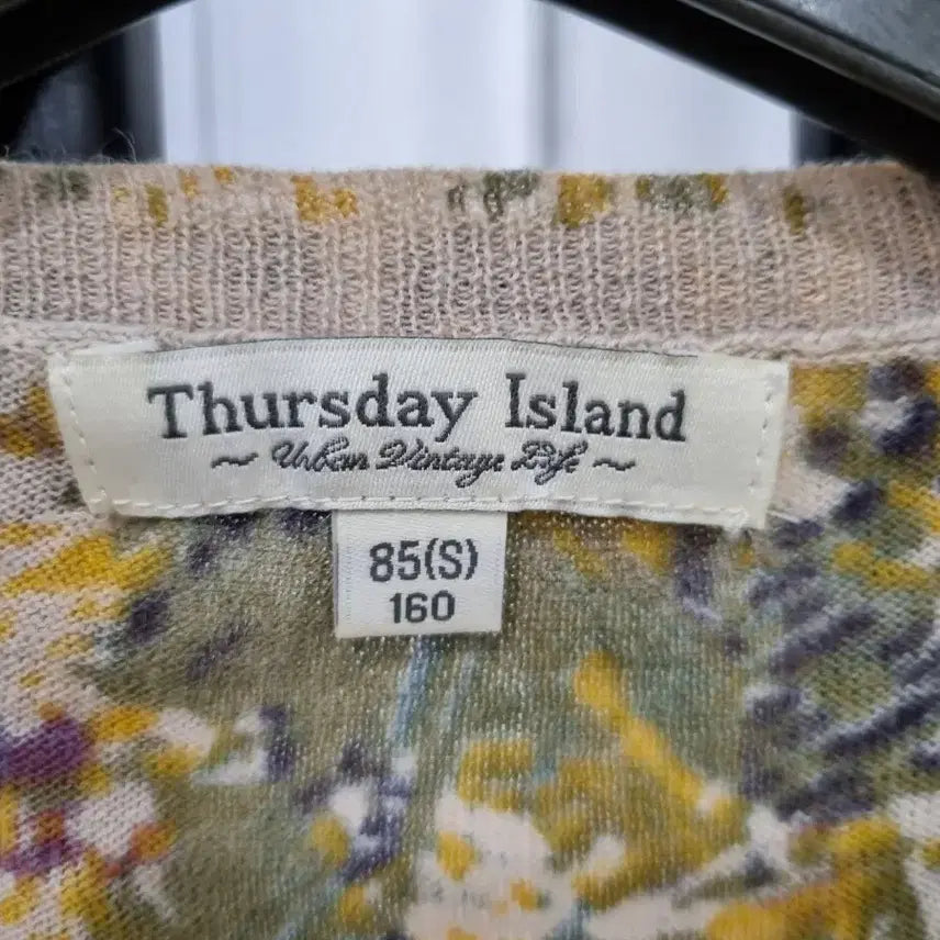 [SOLD OUT] Thursday Island 플라워 패턴 가디건