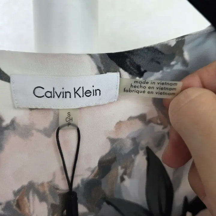 [BUNJANG] Calvin Klein Floral Wrap Dress (S) / 캘빈클라인 플로럴 랩 원피스 S사이즈 (미사용)