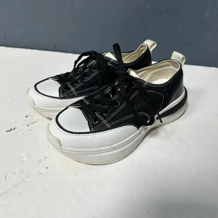 [BUNJANG] Umbro Tobi Black Canvas Sneakers / 225 엄브로 토비 블랙 캔버스 스니커즈