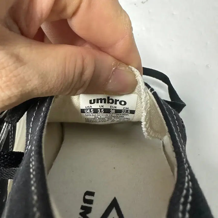 [BUNJANG] Umbro Tobi Black Canvas Sneakers / 225 엄브로 토비 블랙 캔버스 스니커즈