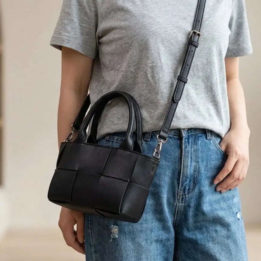 [BUNJANG] Black Woven Mini Tote Bag / 위빙 블랙 미니백