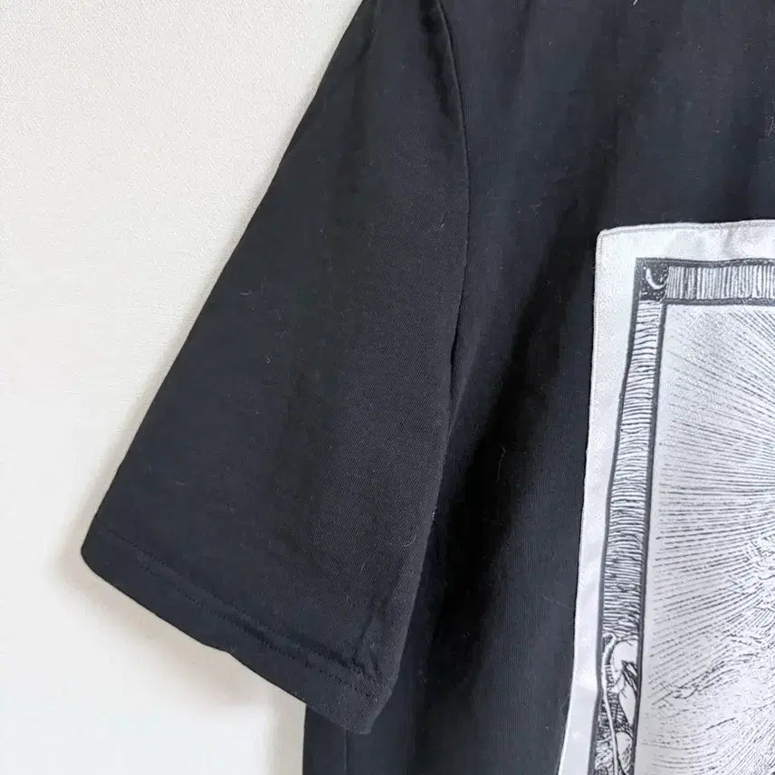 [BUNJANG] DRAGONBLUES Black Printed Short Sleeve T-shirt / DRAGONBLUES 검정색 프린팅 반팔 티셔츠
