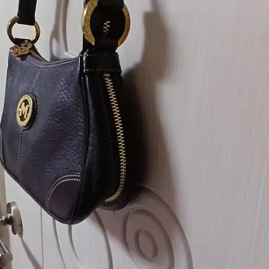[BUNJANG] Metrocity Black Leather Mini Shoulder Bag / 메트로시티 블랙 가죽 미니 숄더백