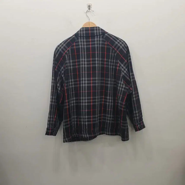 [SOLD OUT] 버버리 노바체크 집업 자켓 (66-77)