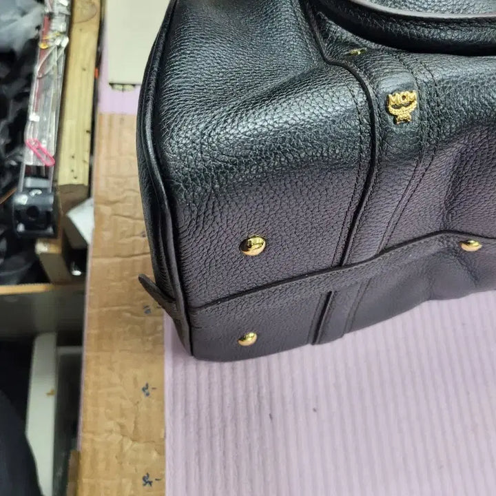 [BUNJANG] MCM Black Leather Boston Bag Tote / 고리깨징MCM 블랙 가죽 보스턴백 토트백