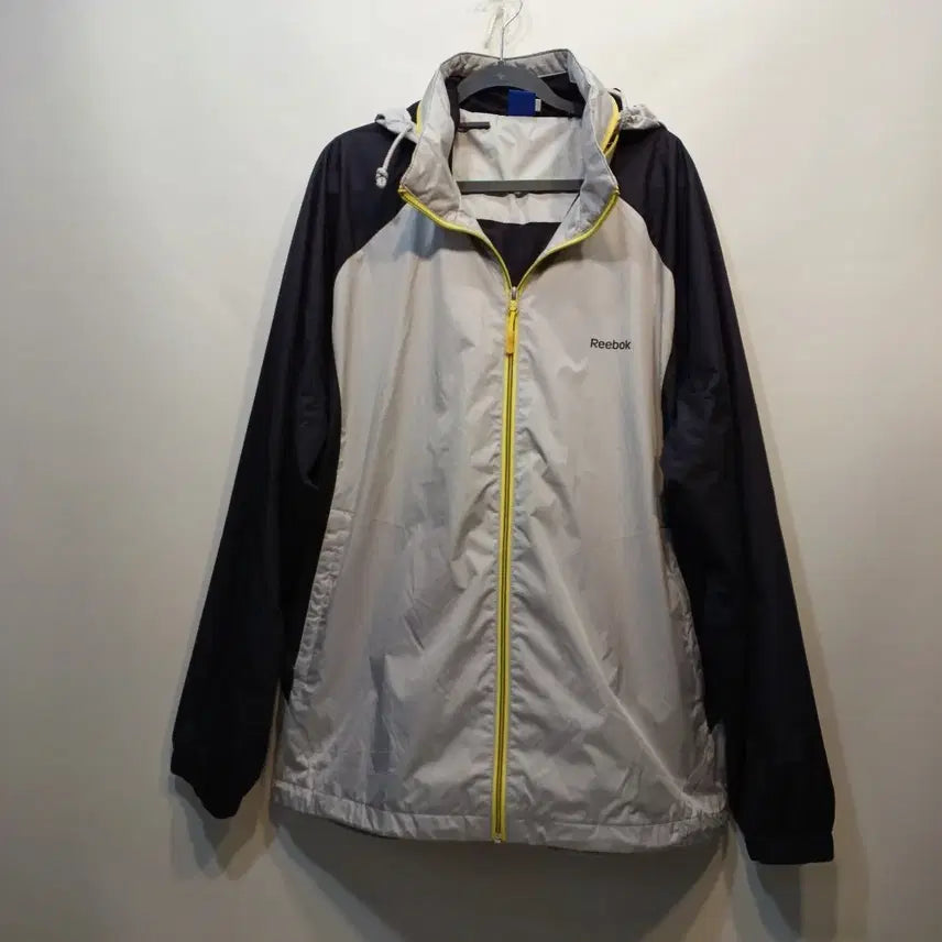[BUNJANG] Reebok Windbreaker Jacket Black/Gray Size 110 / 리복 바람막이 자켓 블랙/그레이110사이즈봄가을  63251